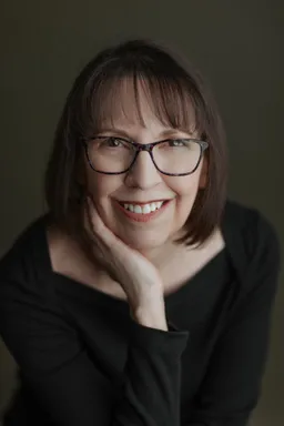 Kelly Mustian