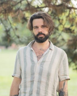 Rozhovor s Dominikem Fialou, autorem knihy Je hezký umřít za úplňku