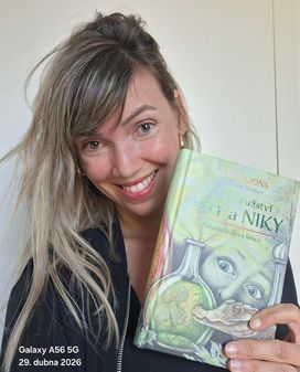 Klára Lyons: „Nejvíc mě motivuje, když vidím, s jakým zapálením o knížce mluví děti na besedách.“