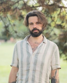 Rozhovor s Dominikem Fialou, autorem knihy Je hezký umřít za úplňku