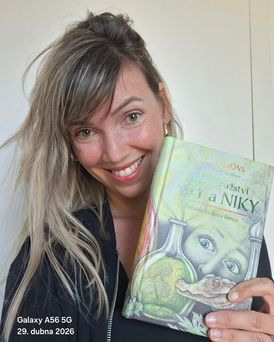 Klára Lyons: „Nejvíc mě motivuje, když vidím, s jakým zapálením o knížce mluví děti na besedách.“