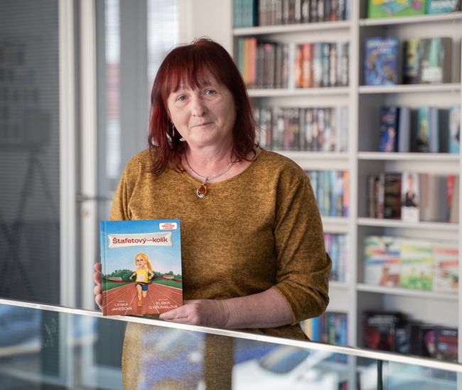 Rozhovor s Lenkou Jakešovou, autorkou titulů Štafetový kolík a Když Uchoplesk řádí