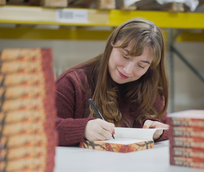 Rozhovor s Jane Blossom, autorkou romantasy Za hranicí času